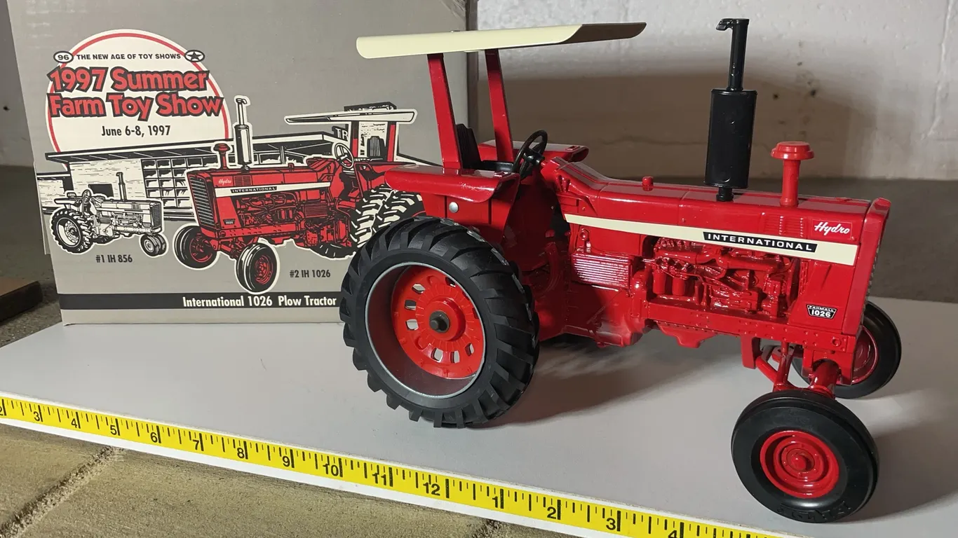 ERTL Special Edition International 1026