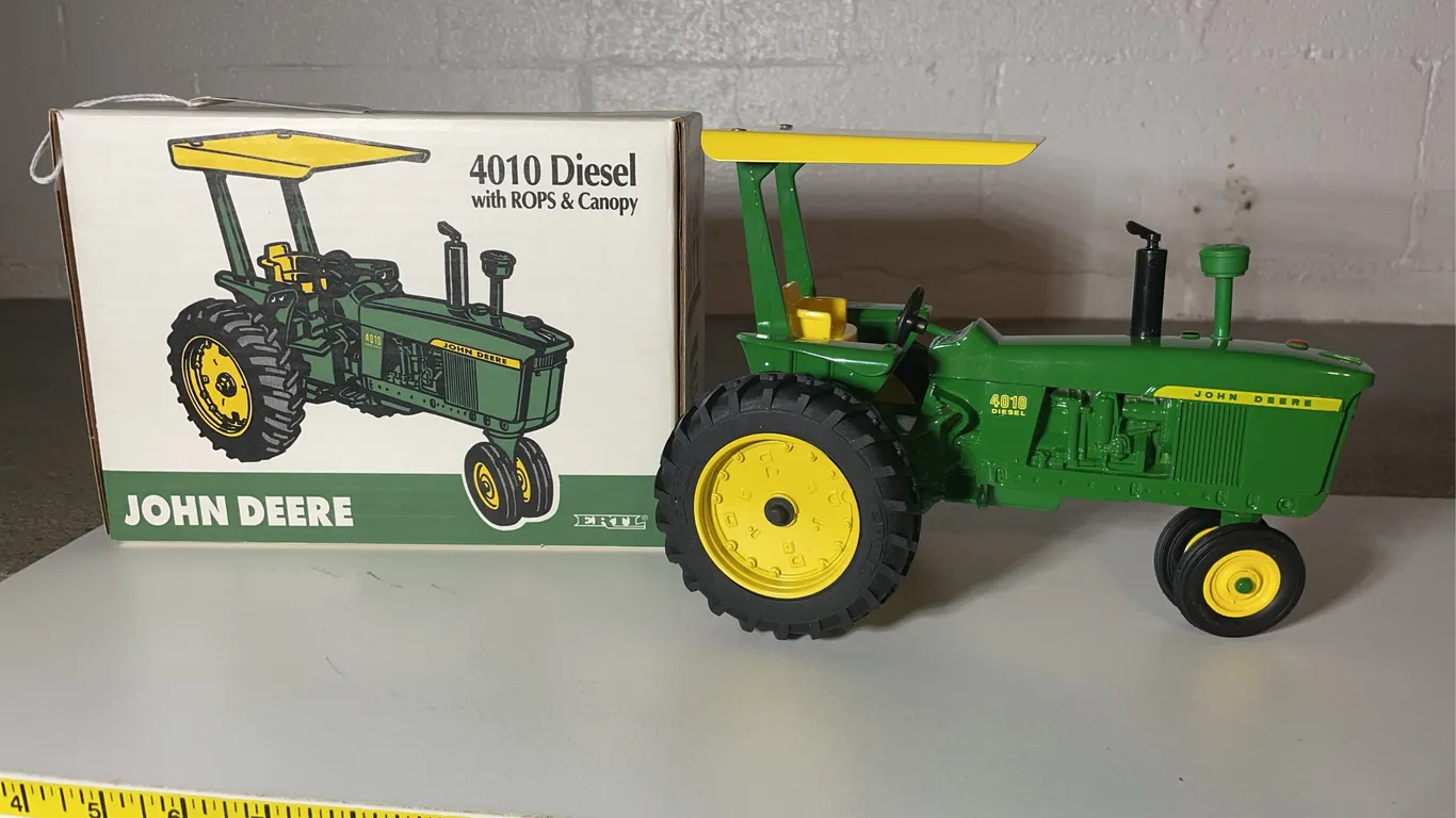 ERTL John Deere Tractor