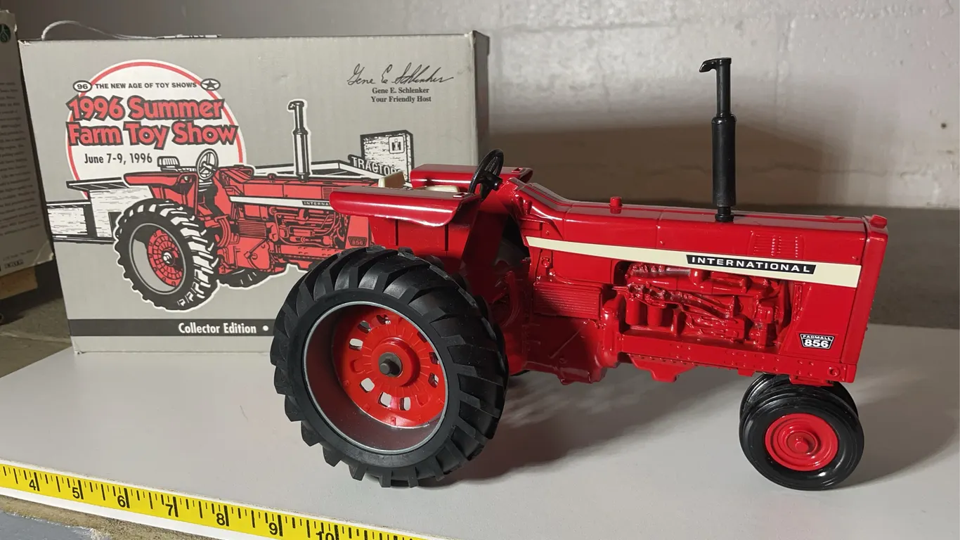 SPECIAL Edition INTERNATIONAL Tractor