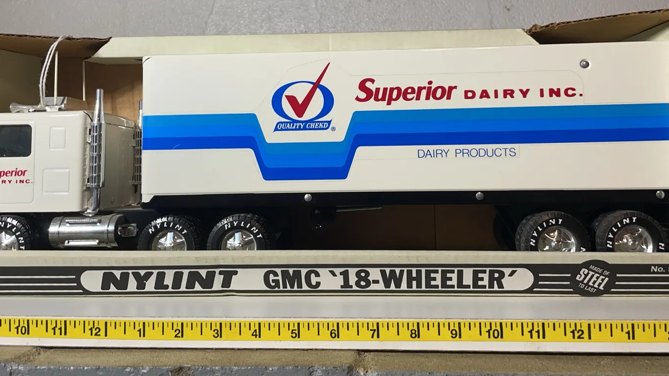 Nylint Superior Dairy Truck