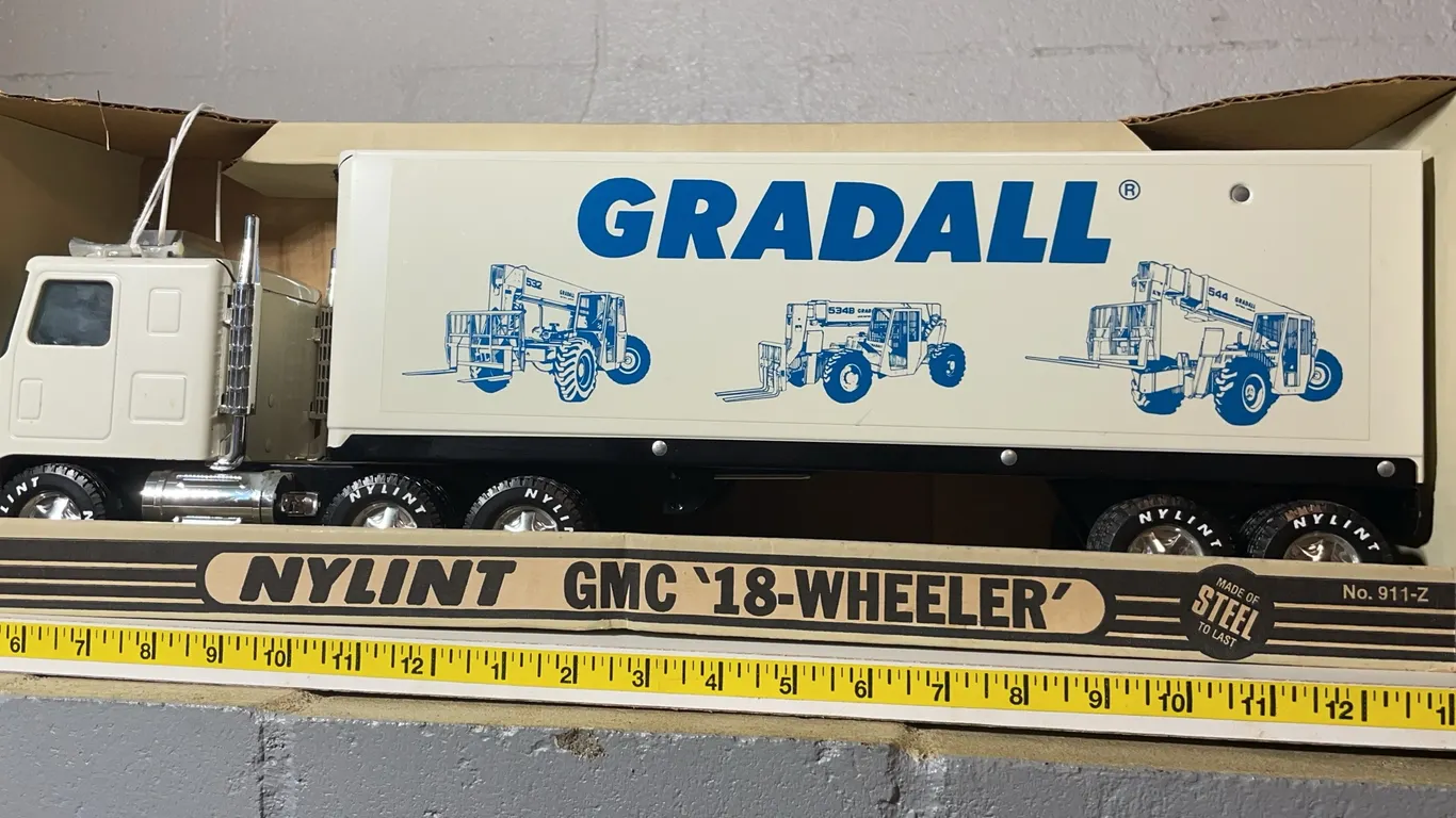 Nylint Gradall Truck