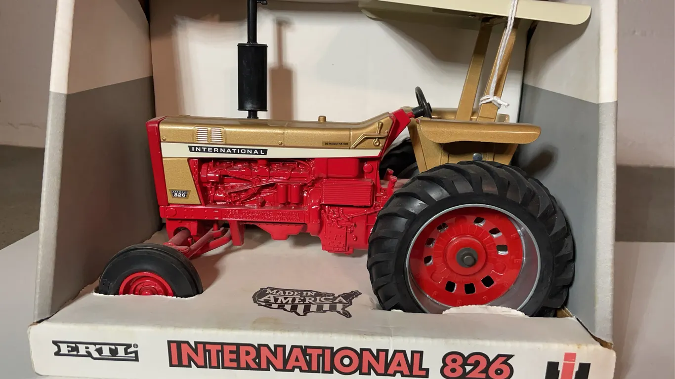 ERTL International 826 Tractor