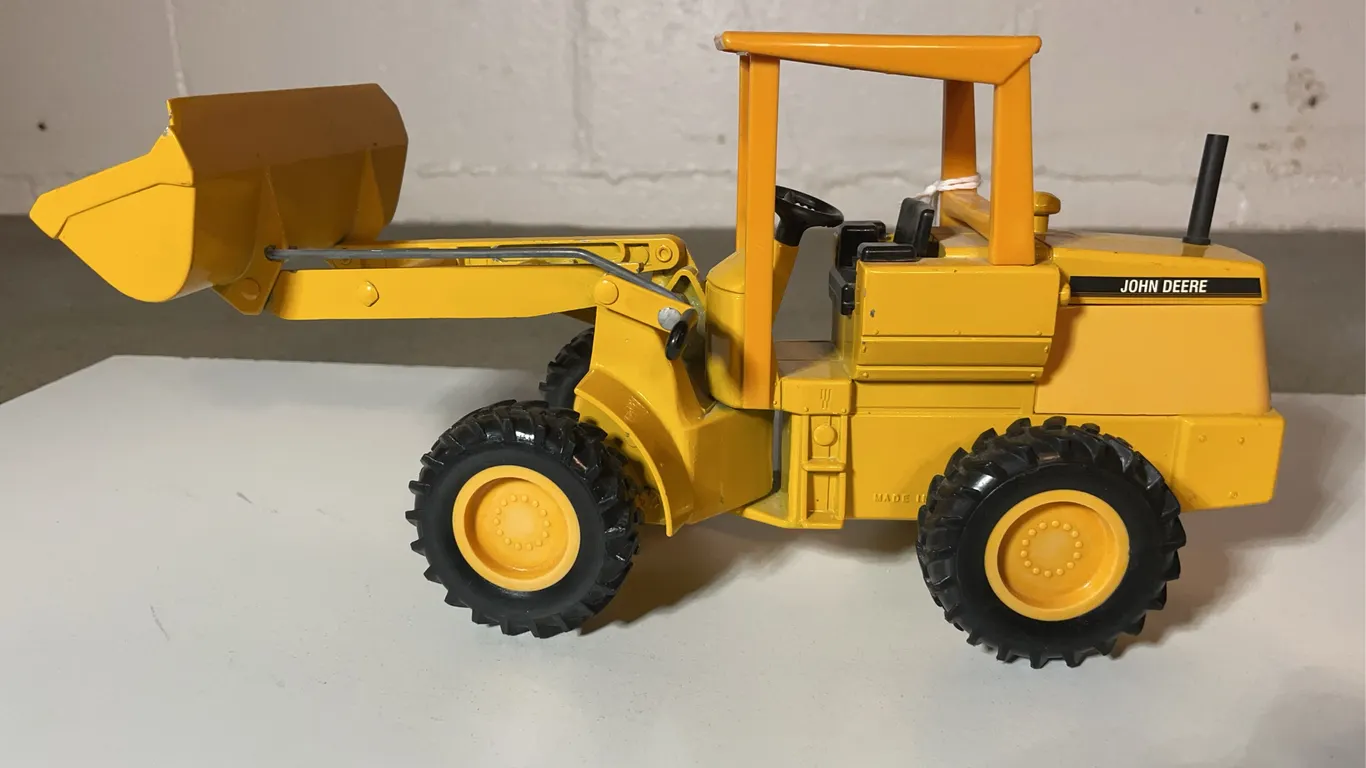 ERTL John Deere Loader