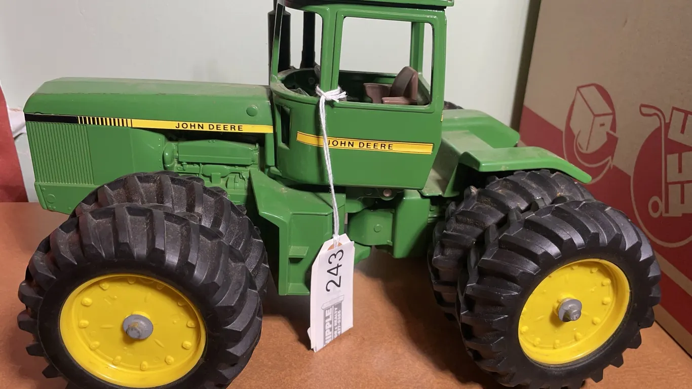 ERTL John Deere Tractor