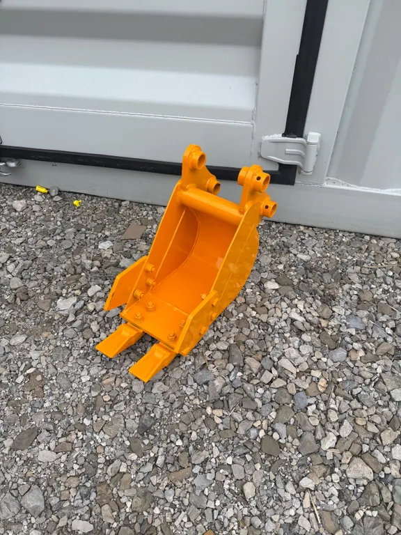Yellow Pin Style Ditch Bucket