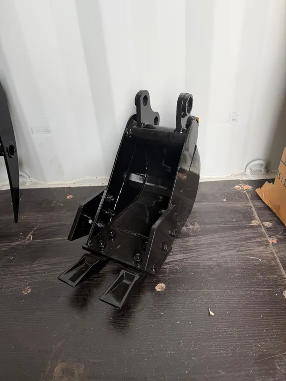 Black Pin Style Ditch Bucket