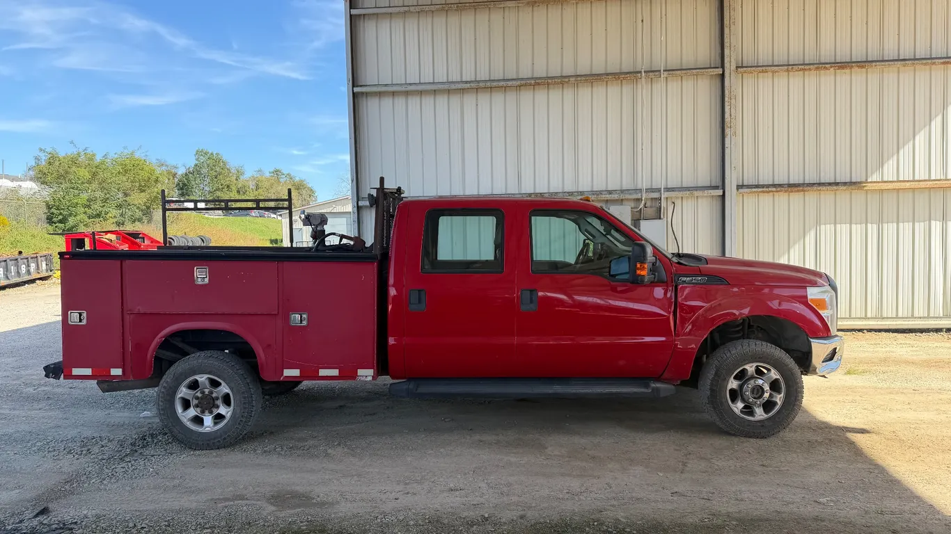 2014 Ford F350 6.2 Gas