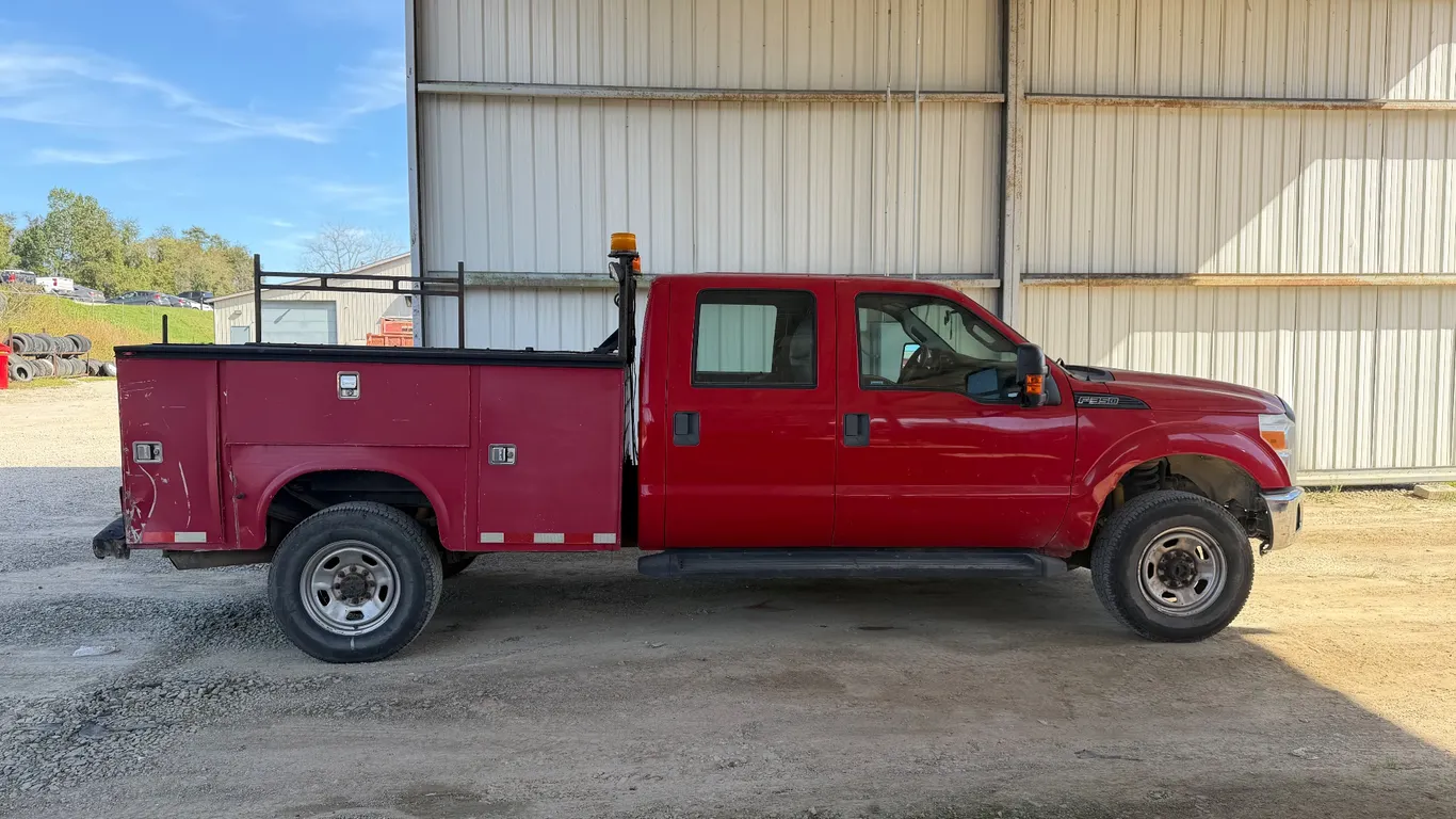 2014 Ford F350 6.2 Gas