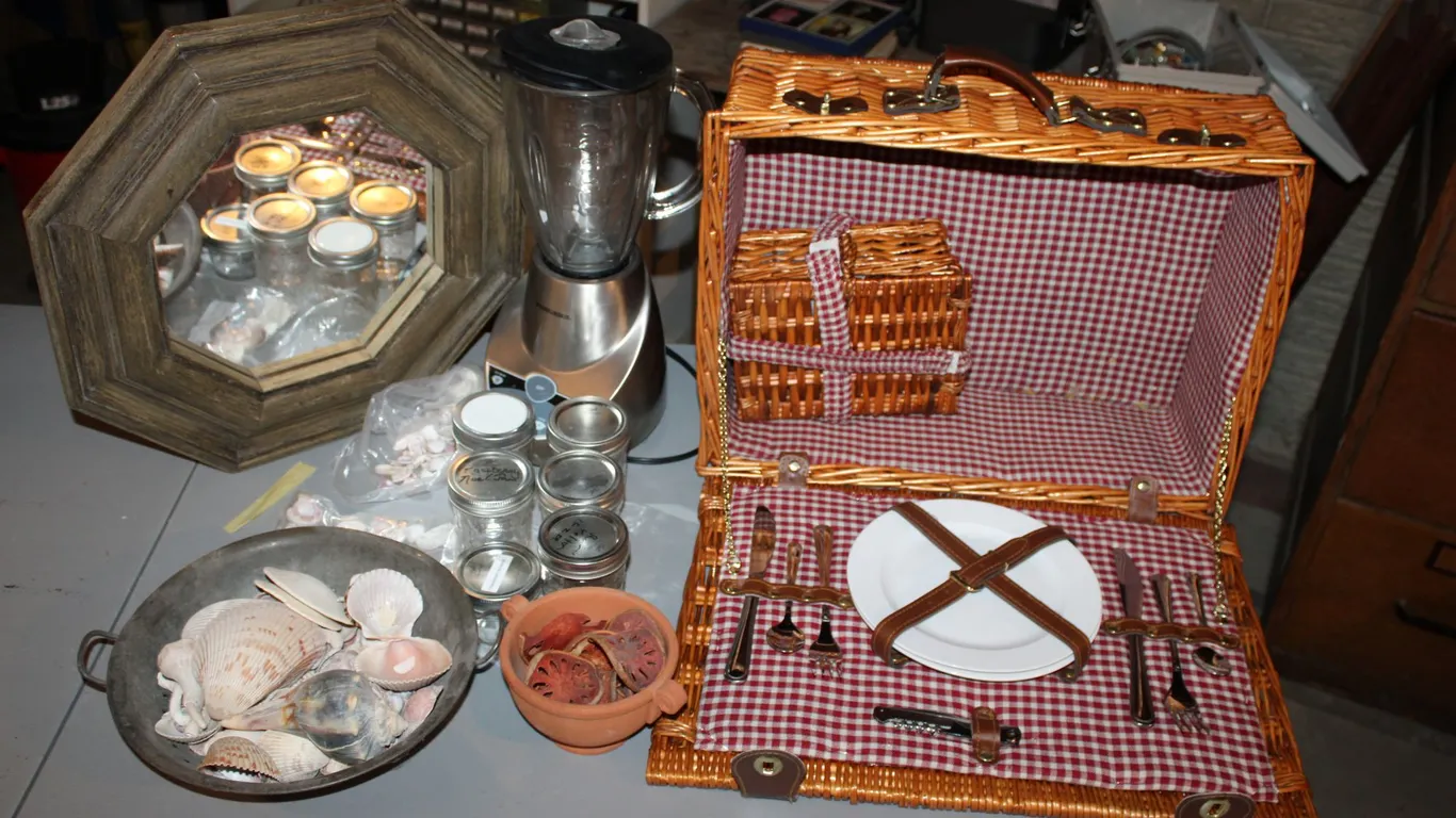 Picnic Basket & Housewares