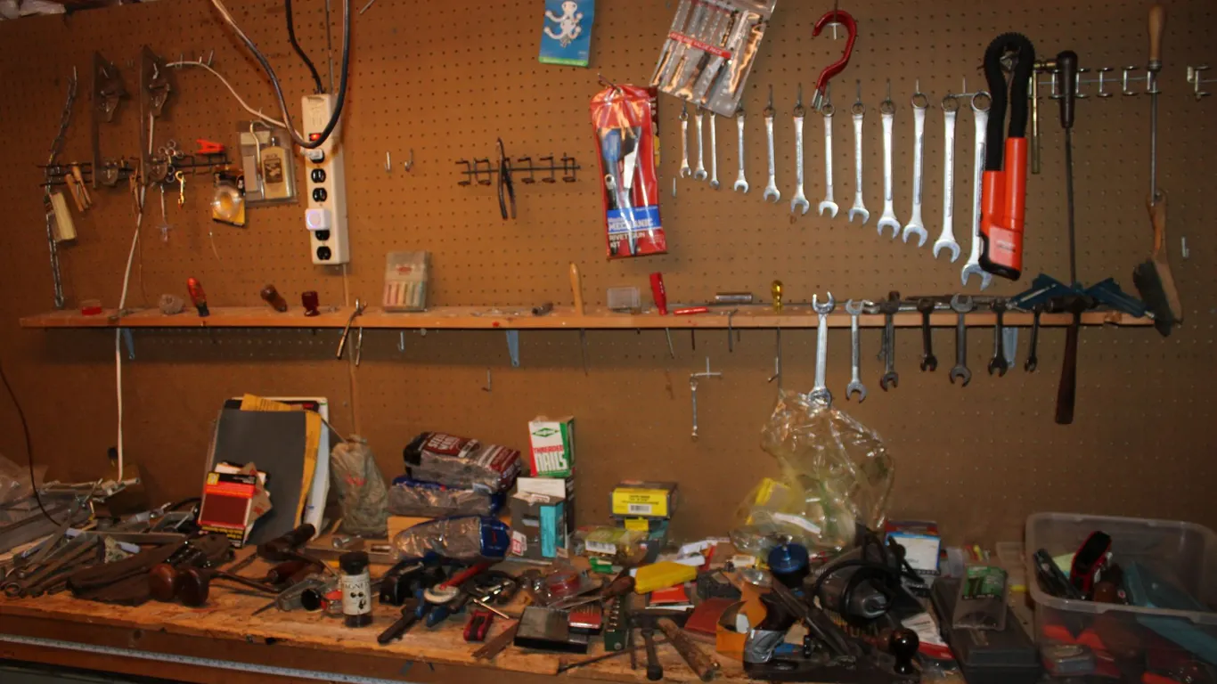 Hand Tools & Hardware