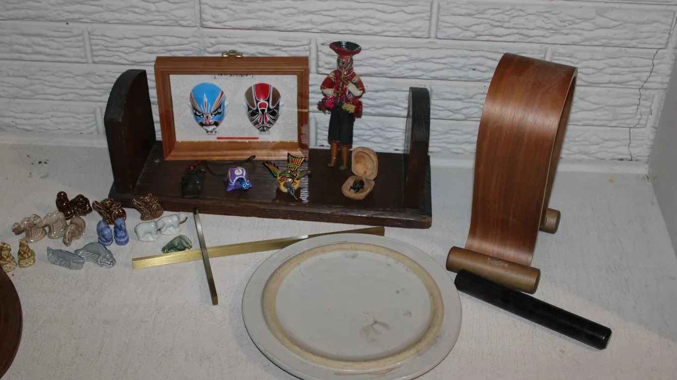 Figurines & Decorative Accessories