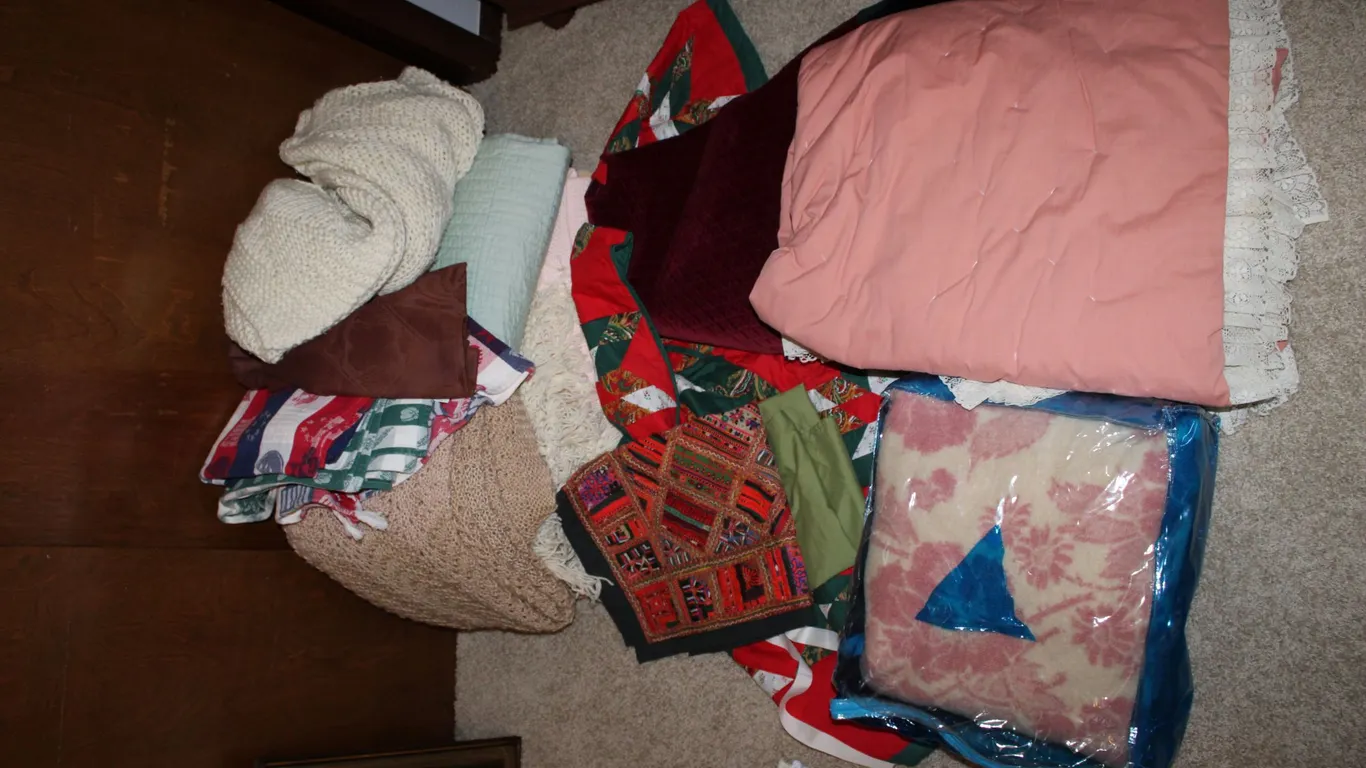 Bedding & Decorative Pillows