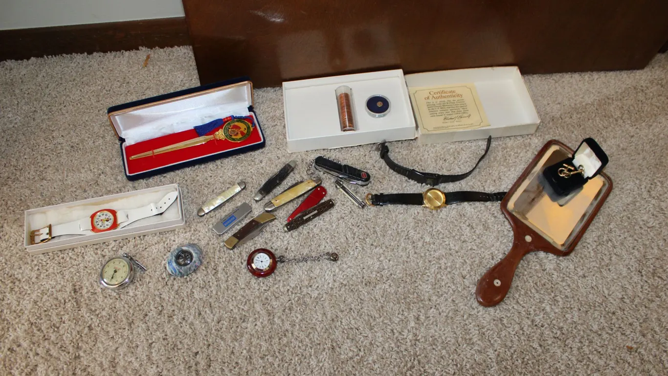 Watches, Pocket Knives & Mirror