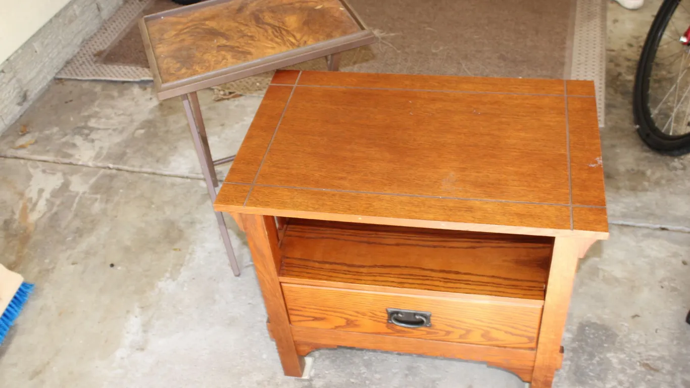 Mission End Table & Tray Table