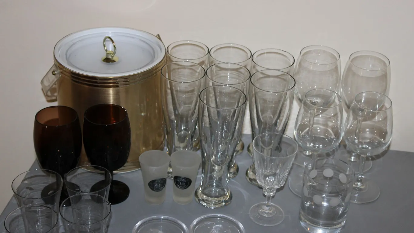Glassware & Ice Bucket