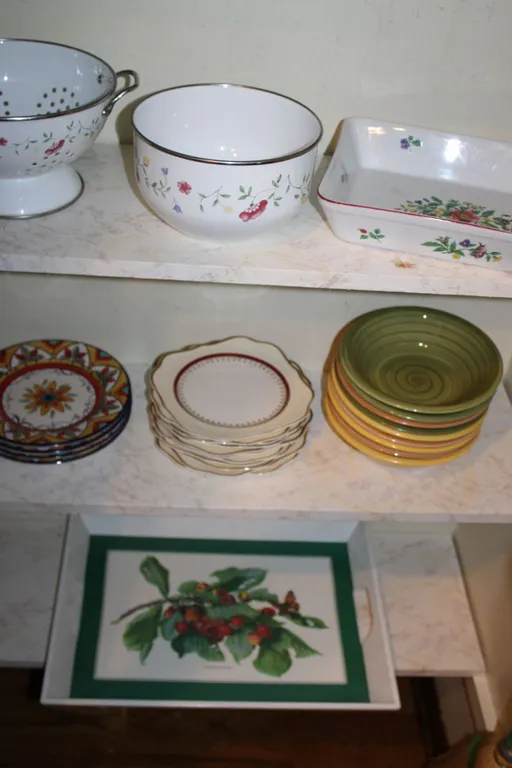 Dishware & Serving Pieces