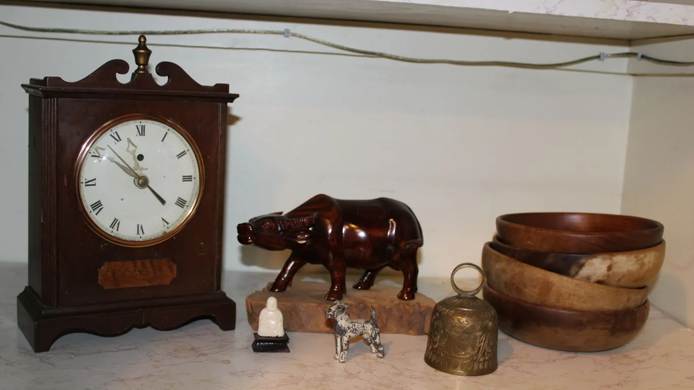 Clock, Décor & Bowls