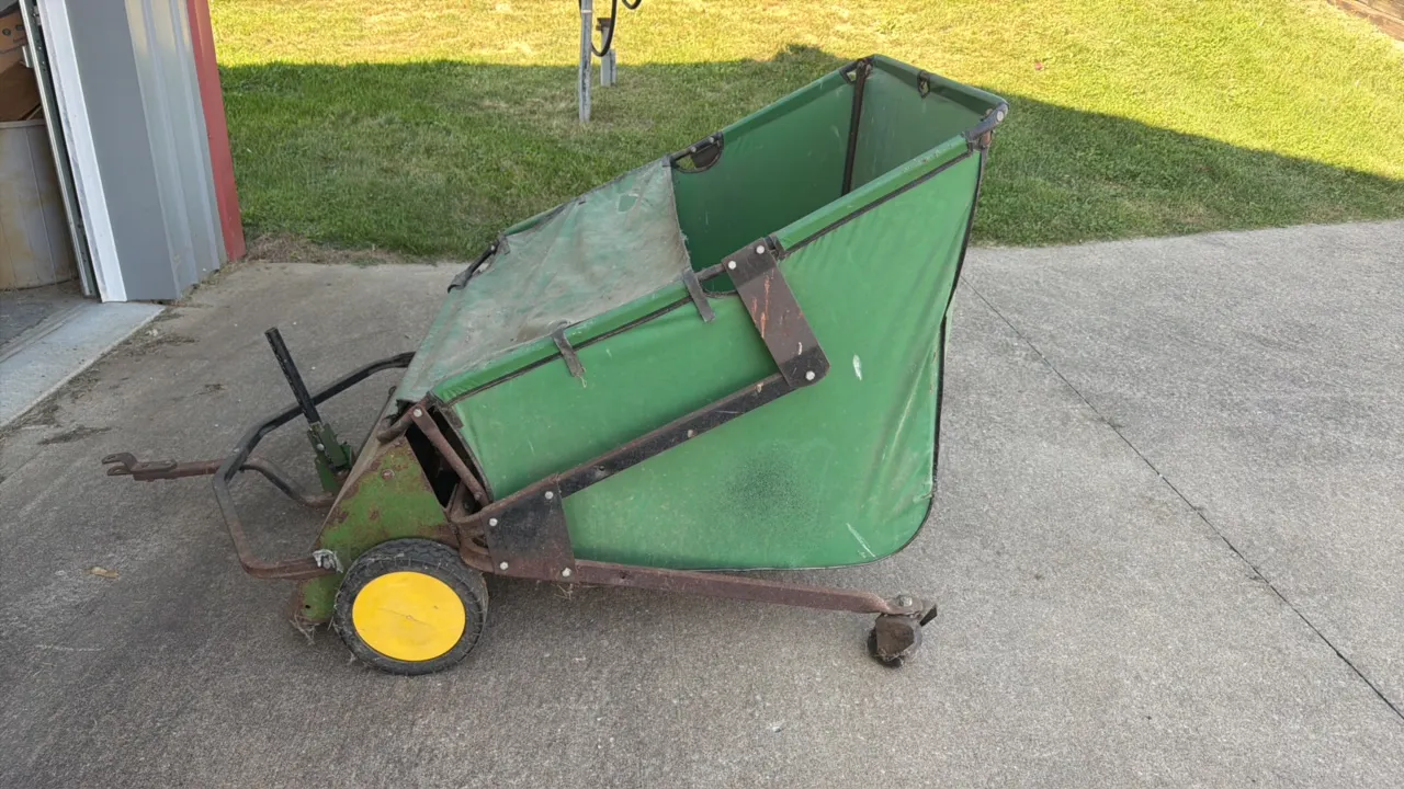 JOHN DEERE 38LS LAWN SWEEPER