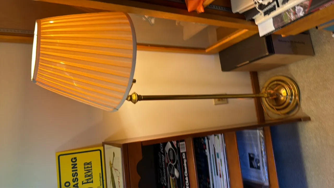 VINTAGE BRASS FLOOR LAMP