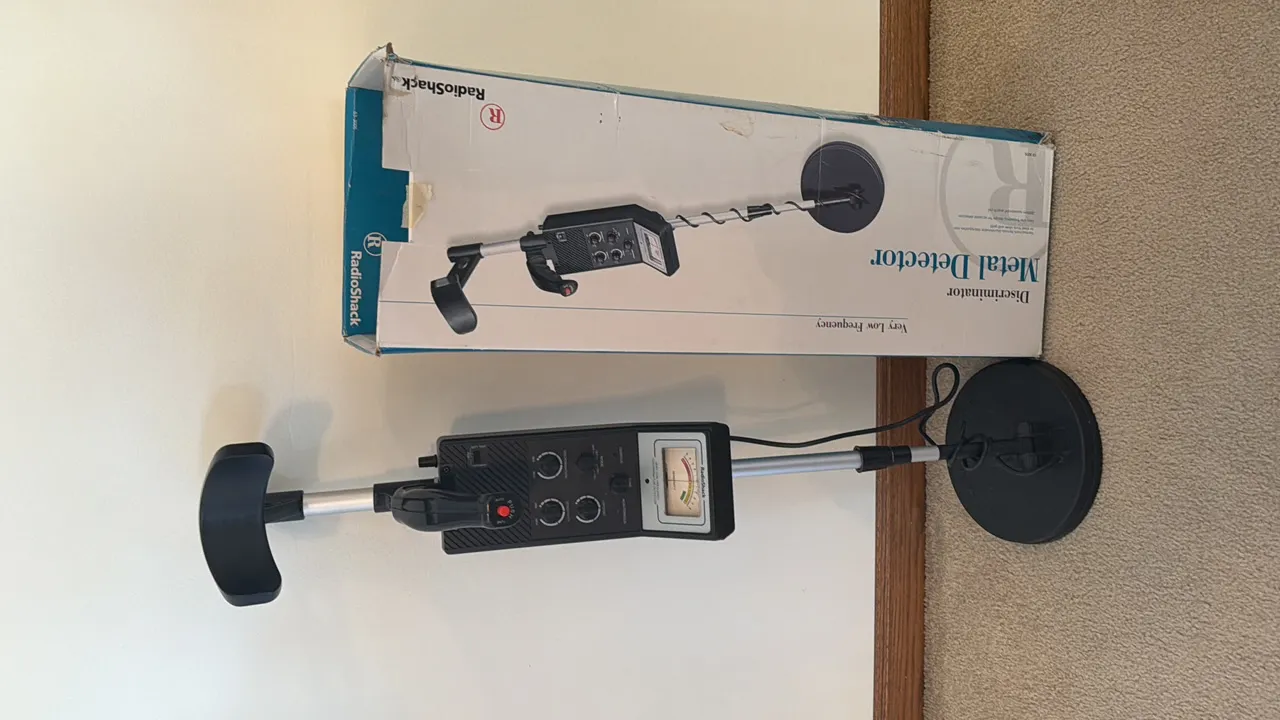 RADIO SHACK METAL DETECTOR