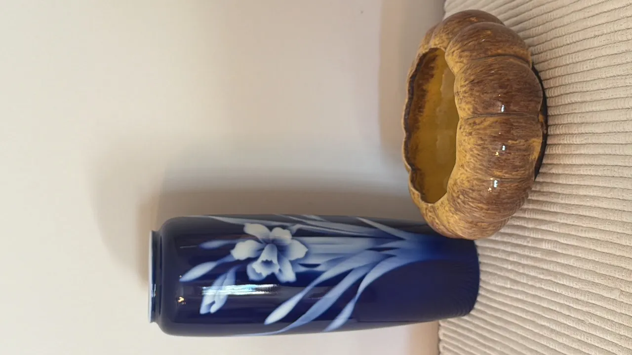VINTAGE POTTERY BOWL AND CERAMIC VASE