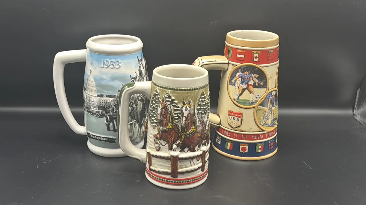 VARIETY OF BUDWEISER HOLIDAY BEER STIENS
