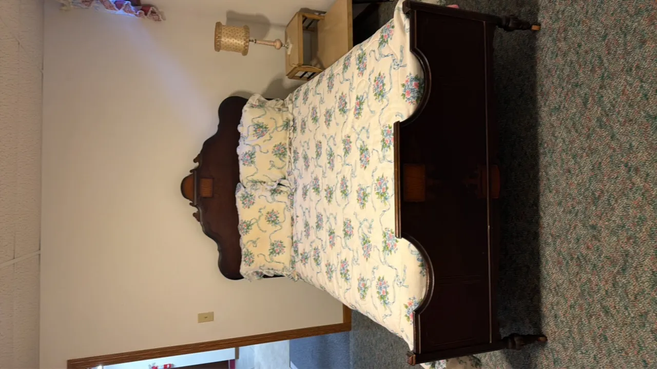 ANTIQUE VICTORIAN STYLE FULL SIZE BED