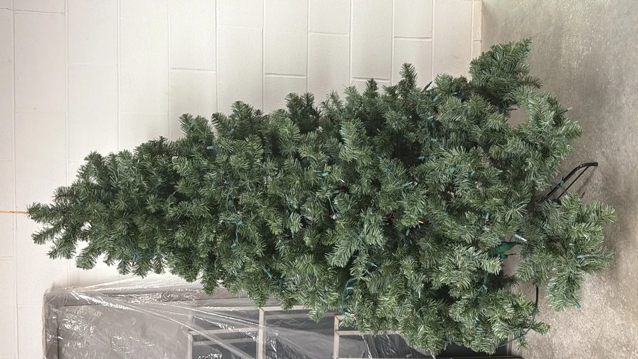 CHRISTMAS TREE AND WREATH