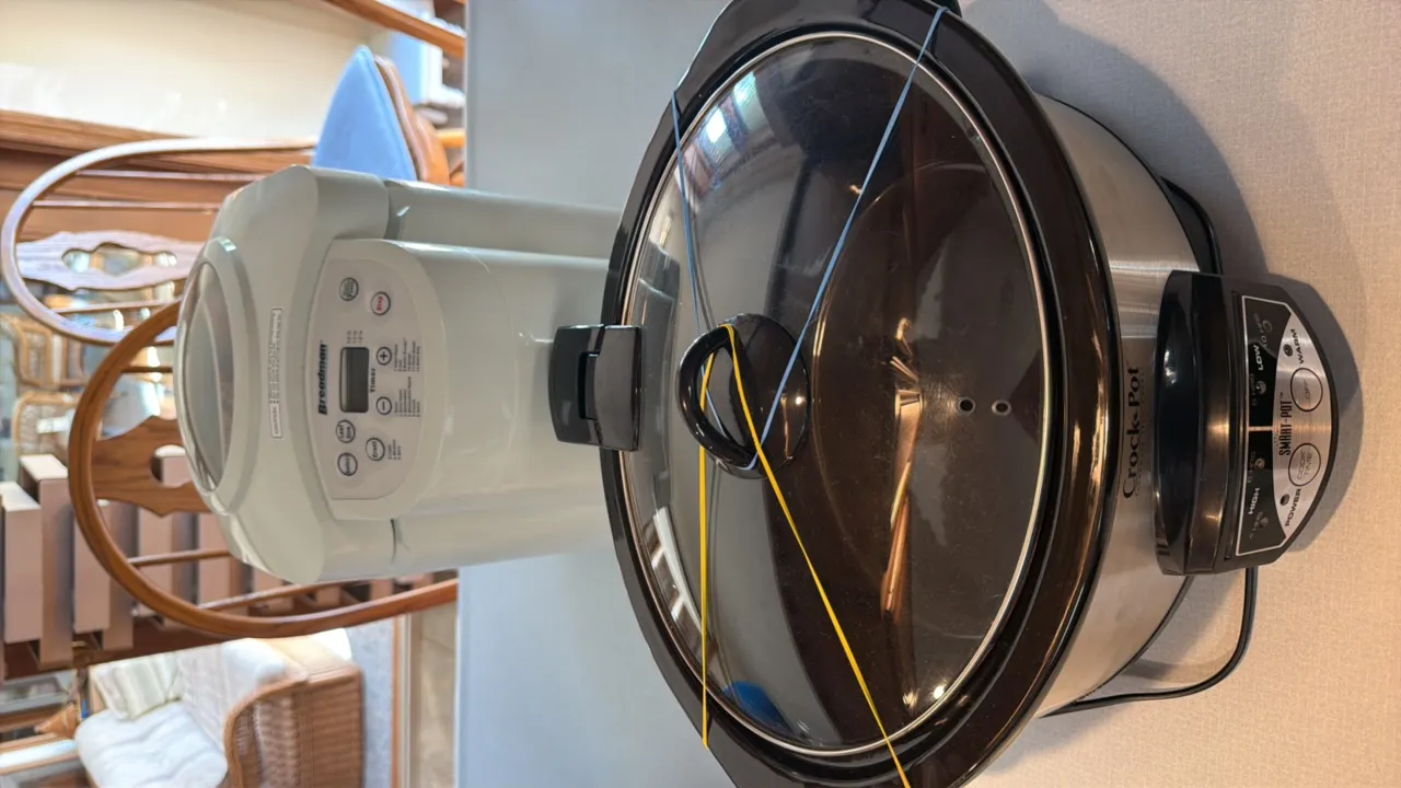 CROCK-POT AND BREAD MACHINE