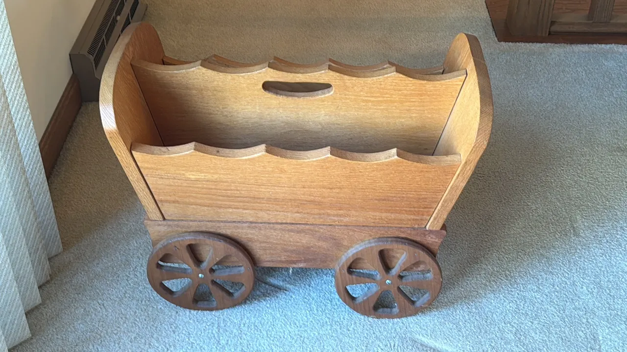 OAK WAGON MAGAZINE RACK/HOLDER