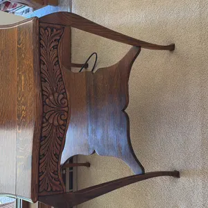 20TH CENTURY QUARTER-SAWN TIGER OAK PARLOR TABLE