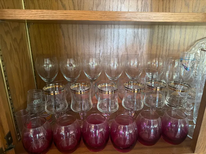 ASSORTMENT OF GLASS GOBLETS