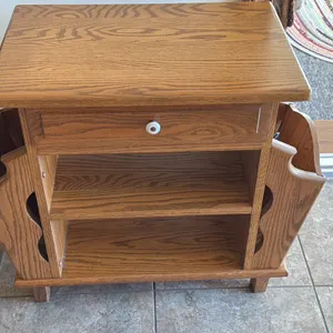 SOLID OAK SINGLE DRAWER END TABLE WITH DUAL MAGAZINE RACK