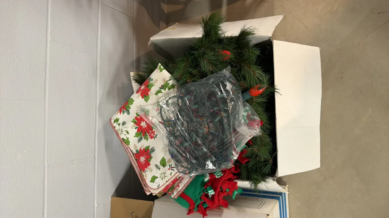 CHRISTMAS DECOR SUPPLIES