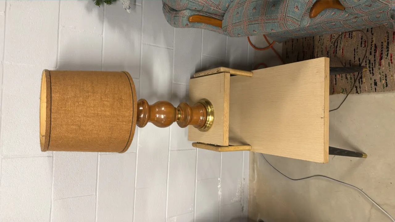 END TABLE AND WOOD SPIRAL TABLE LAMP