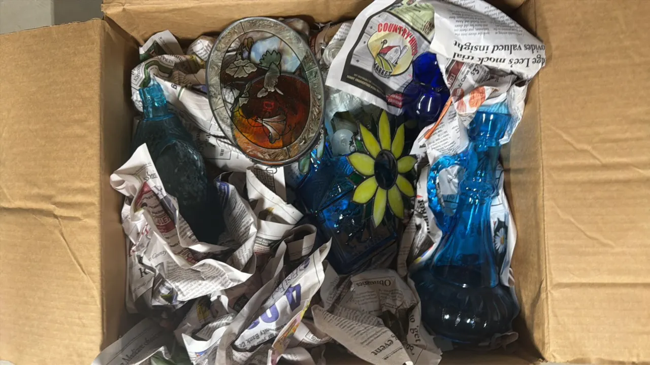 VARIETY OF GLASSWARE