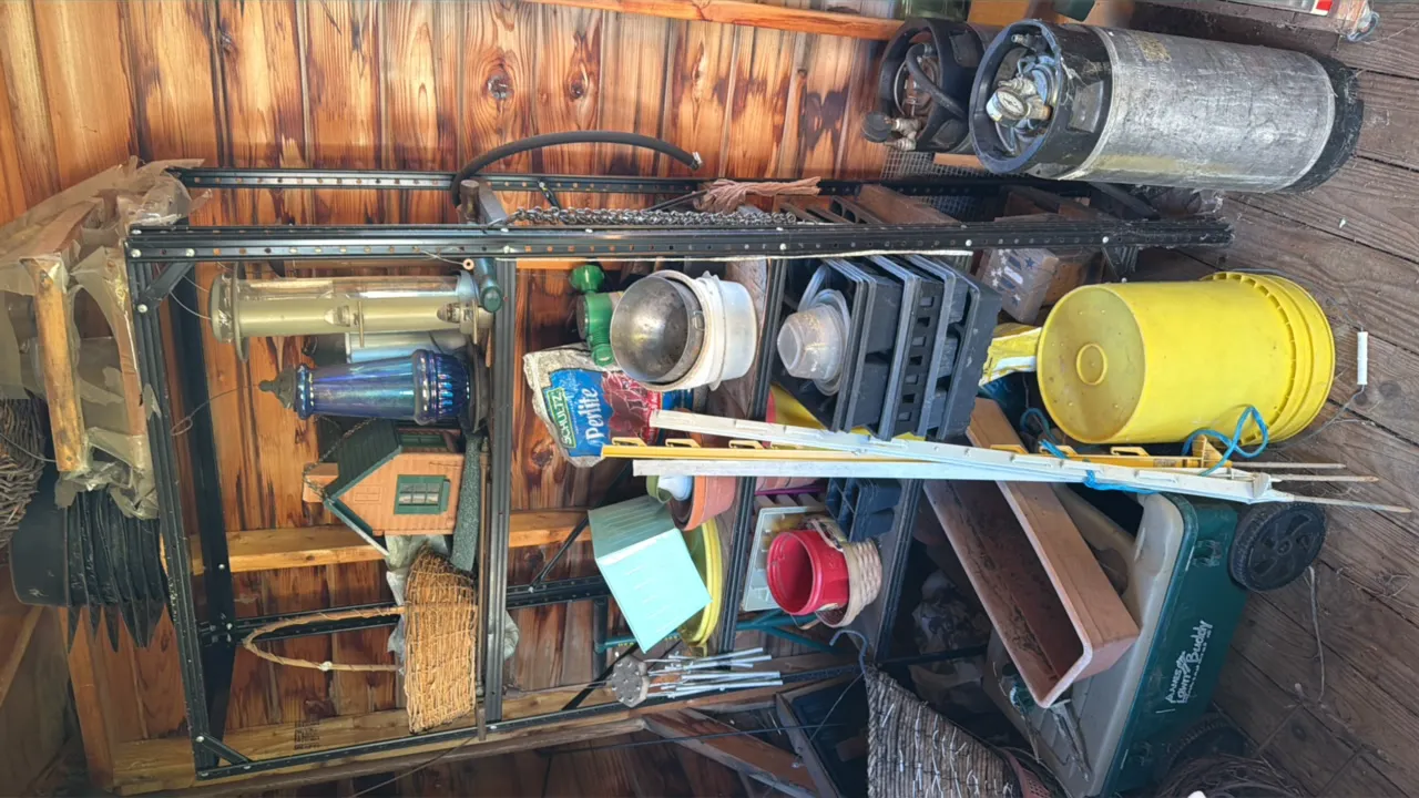 CONTENTS INCLUDING BIRD FEEDERS, GARDEN STAKES, POTTING SUPPLIES AND MORE