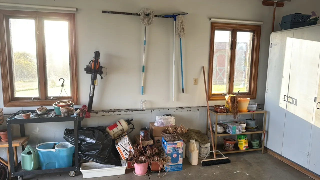 ALL CONTENTS INCLUDING WORX BATTERY LEAF BLOWER, POTTING SUPPLIES, ROLLING CART, SPRAYER AND MORE