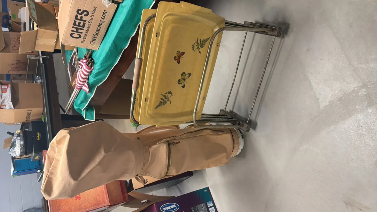 VINTAGE GOLF BAG AND FOLDING FIBERGLASS TRAYS