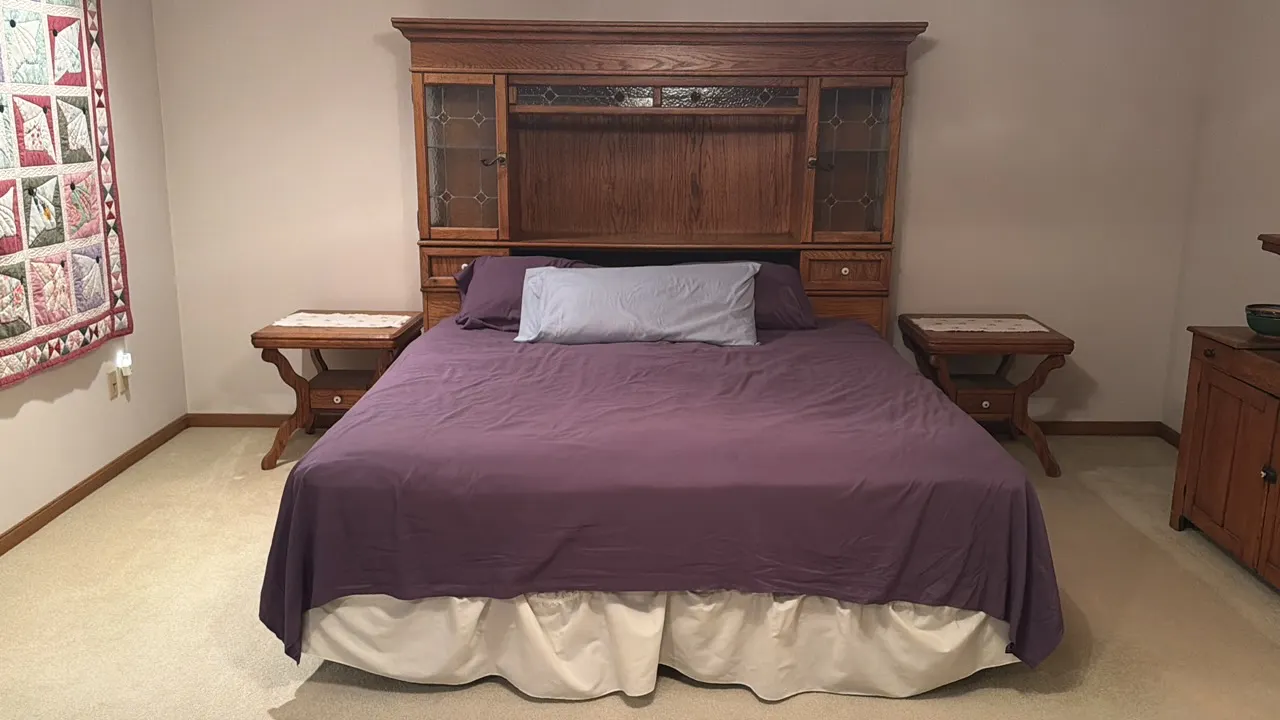 PULASKI KEEPSAKES COLLECTION OAK PIER BED KING SIZE