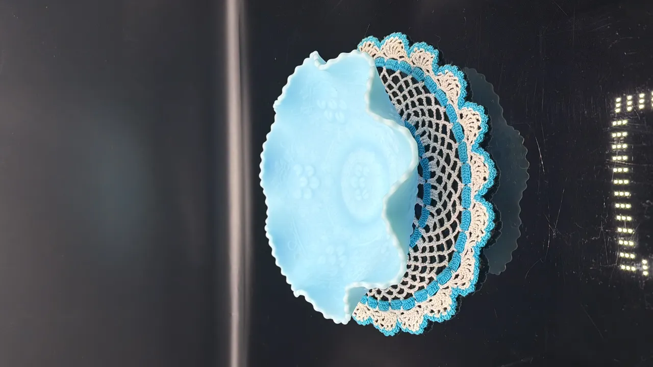 VINTAGE FENTON BLUE SATIN GLASS RUFFLED BOWL