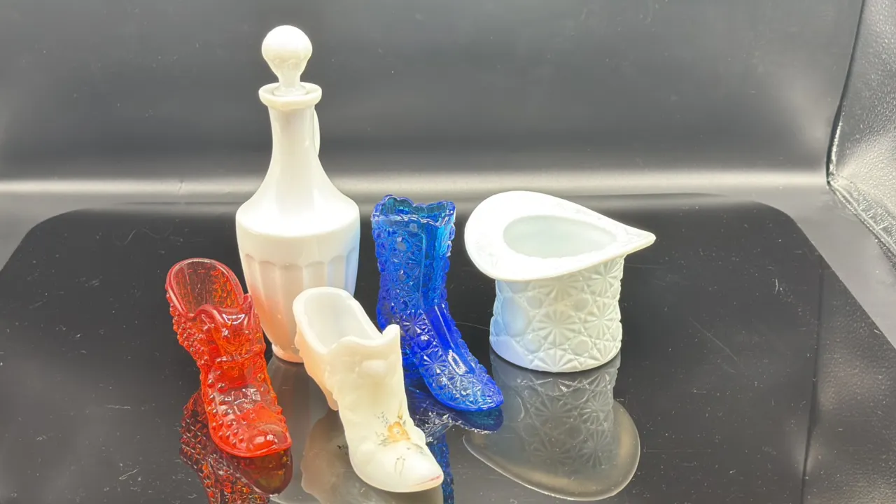 FENTON COBALT BLUE DAISY AND BUTTON GLASS BOOT AND MILK GLASSWARE