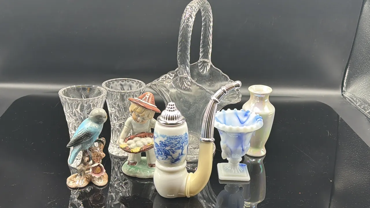 VARIETY OF GLASSWARE