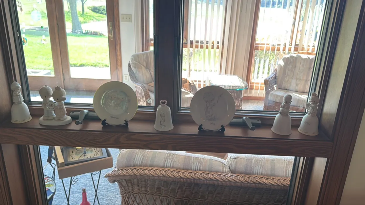 PRECIOUS MOMENTS FIGURINES AND PLATES