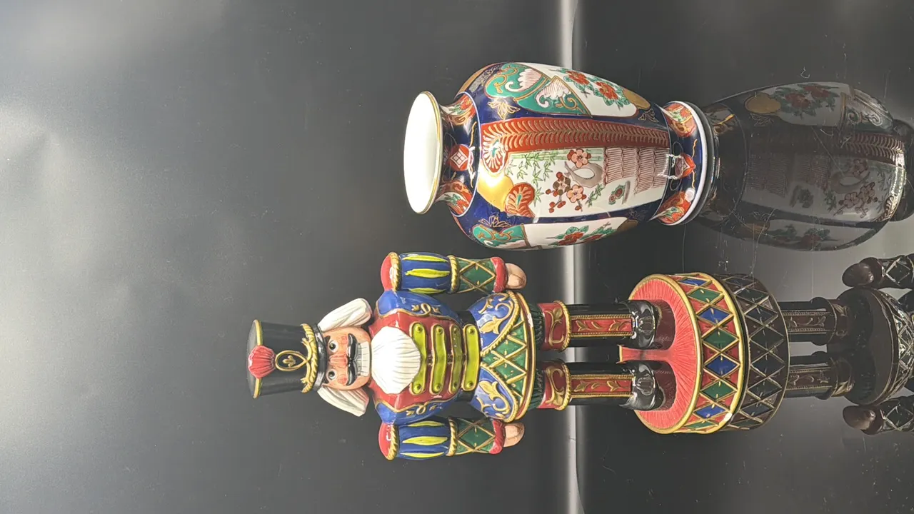 FITZ AND FLOYD NUTCRACKER AND GOLD IMARI VASE
