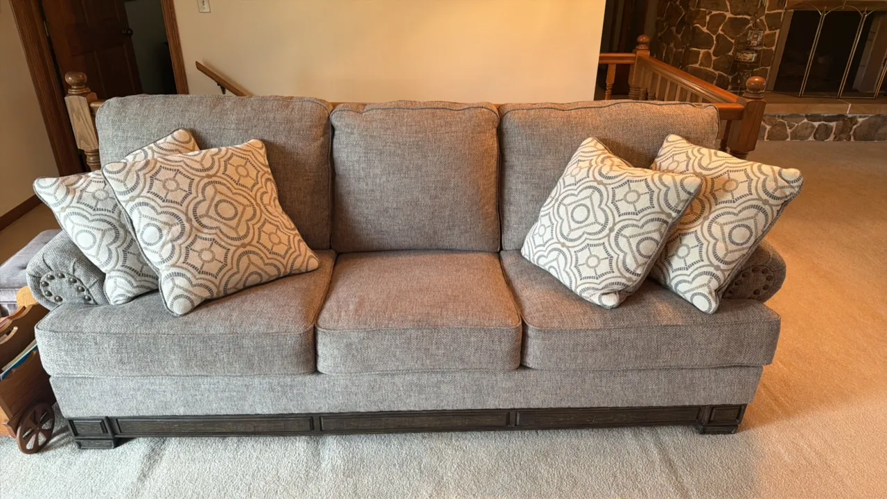 ASHLEY FURNITURE SOFA *LIKE NEW*