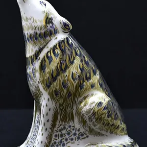ROYAL CROWN DERBY 22KT GOLD HOWLING WOLF FIGURINE