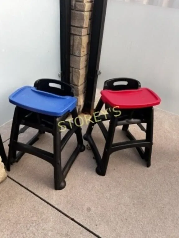 2 Plastic High Chairs