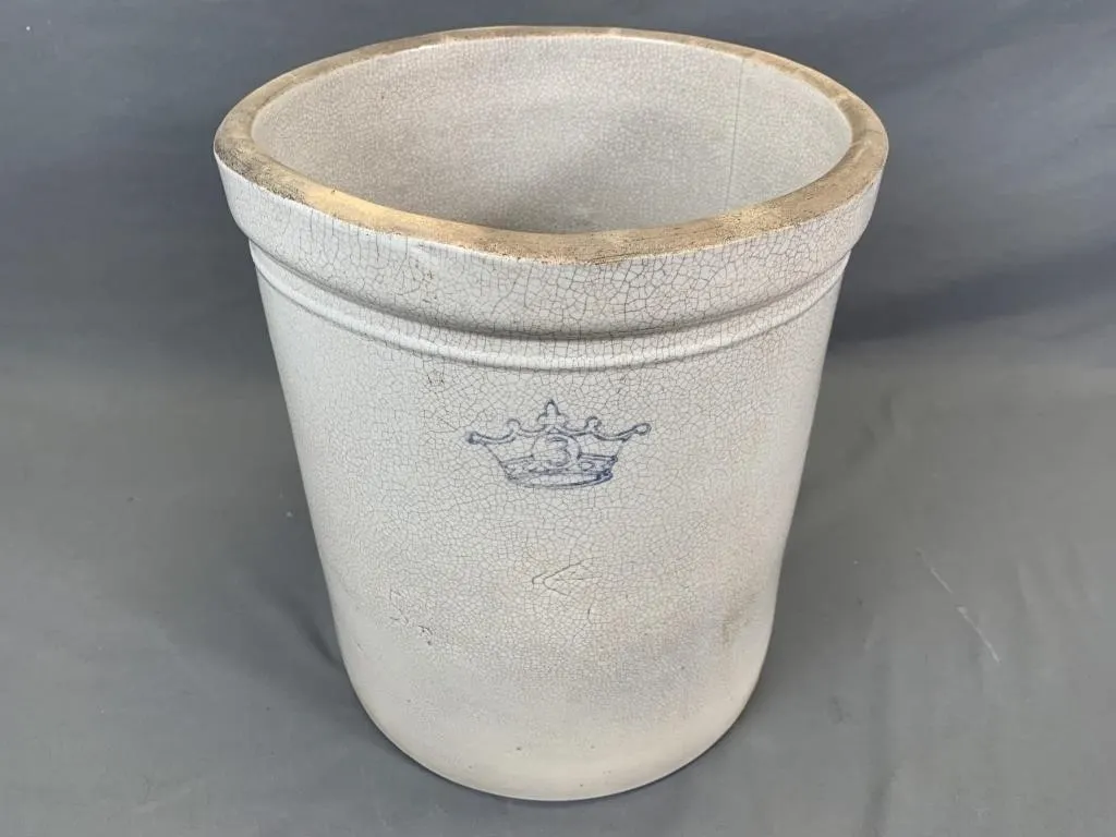 C1930 3 Gallon Crown Crock