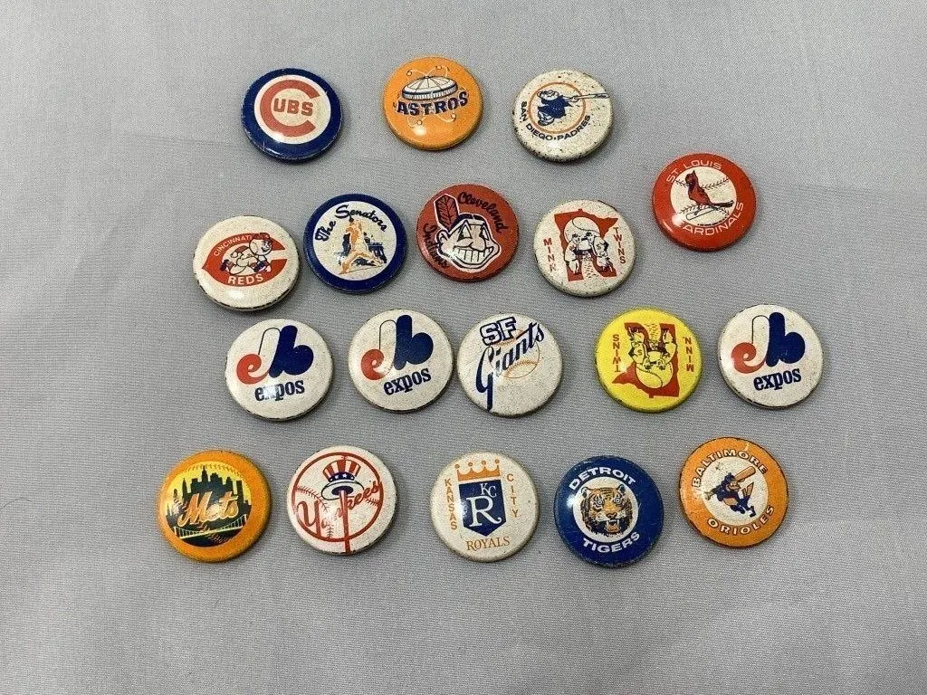 Quantity of Vintage Major League Pin Back Buttons